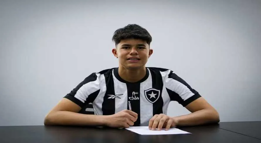 Botafogo anuncia a contratação de Bruninho Samudio, filho do ex-goleiro Bruno