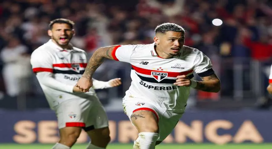 Em vantagem numérica, SPFC bate o Goiás na Copa do Brasil