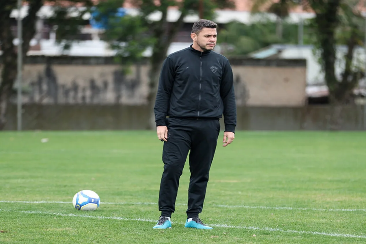 Auxiliar do Paysandu garante manutenção de jogador no time titular: “Vamos seguir” 