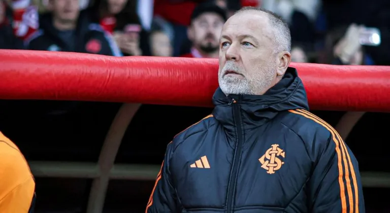 Fluminense encaminha contratação de Mano Menezes