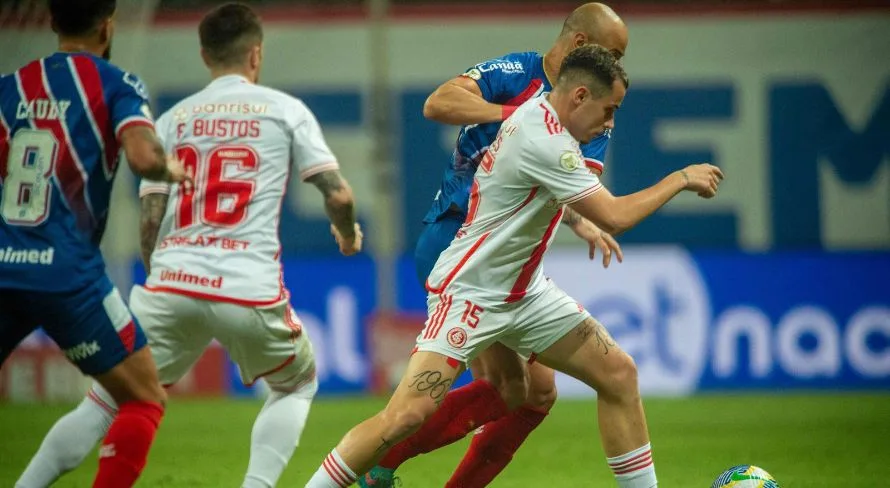 Borré marca nos minutos finais e garante empate para o Internacional contra o Bahia no Brasileirão