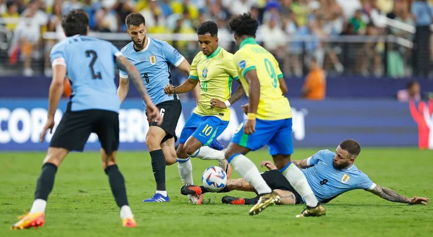 Jornal argentino provoca após eliminação do Brasil e cita Ronaldinho