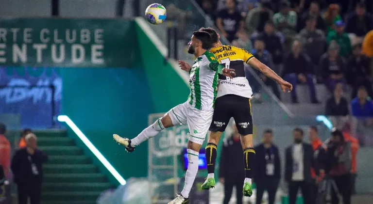 Criciúma bate o Juventude no Brasileirão em noite de Bolasie