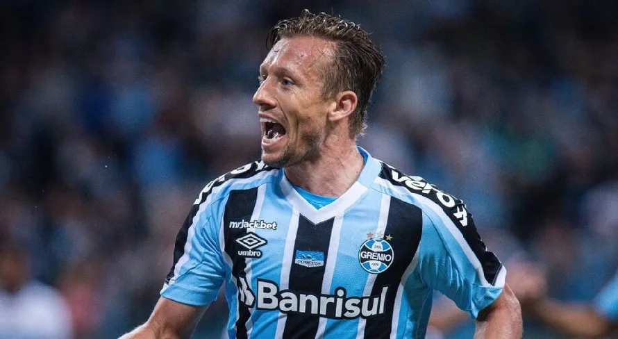 Lucas Leiva elege time exemplo do Brasileirão Série A