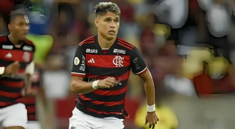 Ana Thaís se rende a jogador do Flamengo em vitória no Brasileirão: “Um treinador em campo”