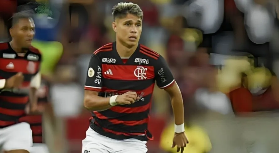 Ana Thaís se rende a jogador do Flamengo em vitória no Brasileirão: “Um treinador em campo”