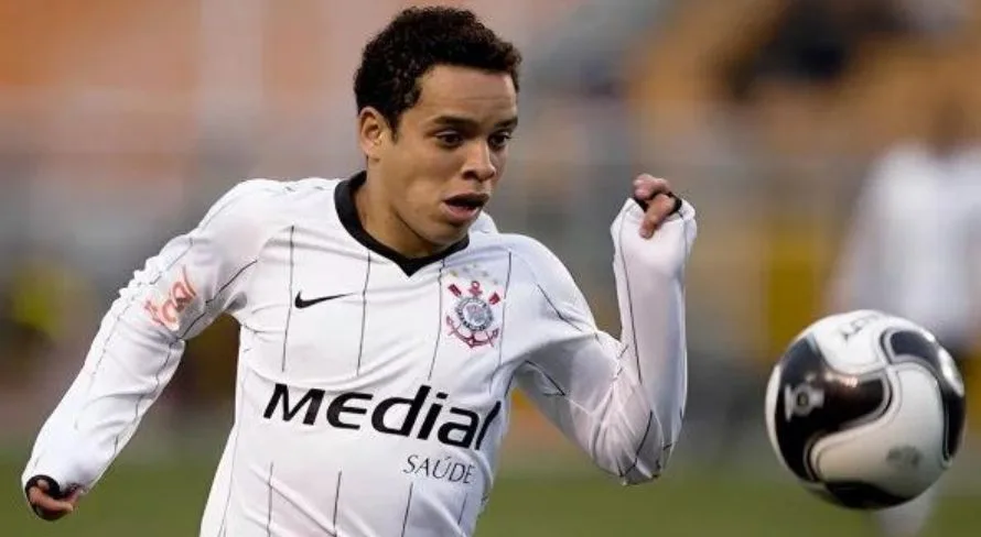 Lulinha abre o jogo sobre passagem pelo Corinthians e dispara: “Faltou alguém”