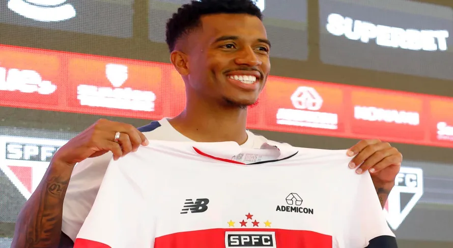 SPFC anuncia a contratação do volante Marcos Antônio