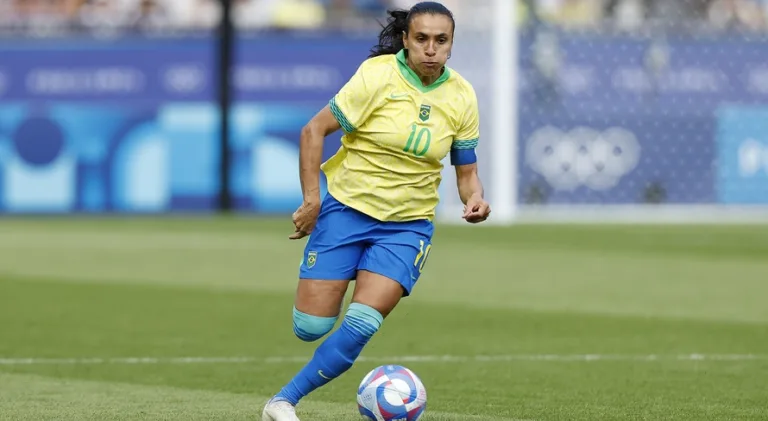 Jornalista polemiza ao colocar Marta na frente de Pelé: “Ficamos pra trás”