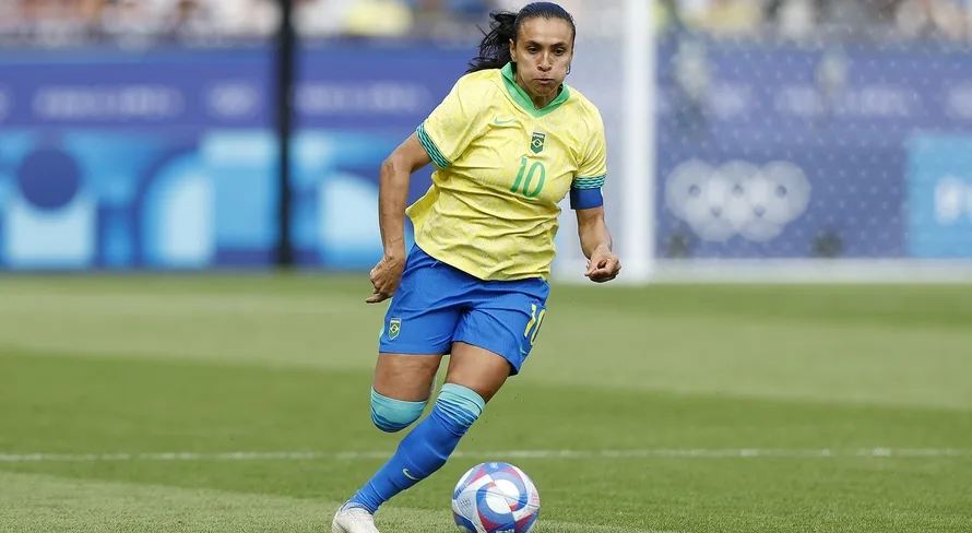 Jornalista polemiza ao colocar Marta na frente de Pelé: “Ficamos pra trás”