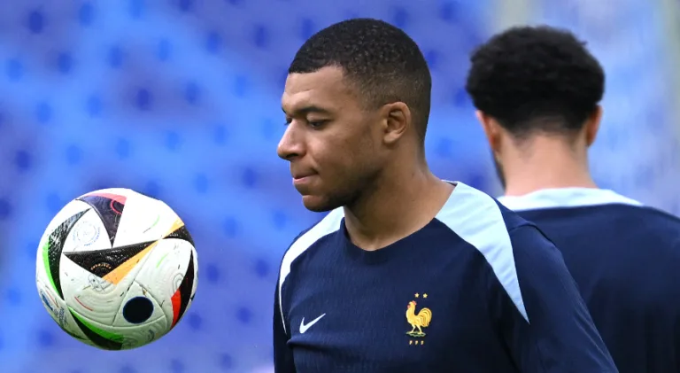 Mbappé fala sobre enfrentar Cristiano Ronaldo em Portugal x França na Eurocopa: “Honra”