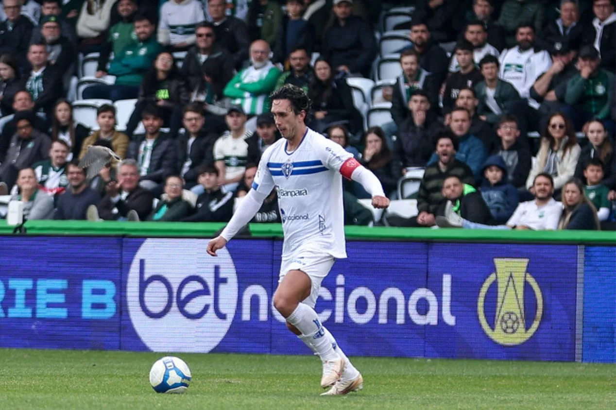 Nicolas valoriza empate contra o Coritiba e cita grandeza da torcida do Paysandu 