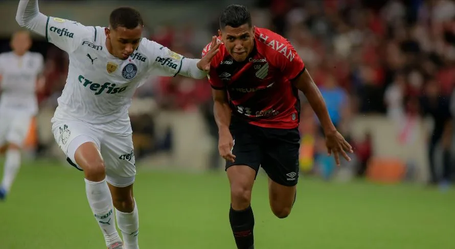 Clube da Espanha faz sondagem por Michel, zagueiro do Palmeiras