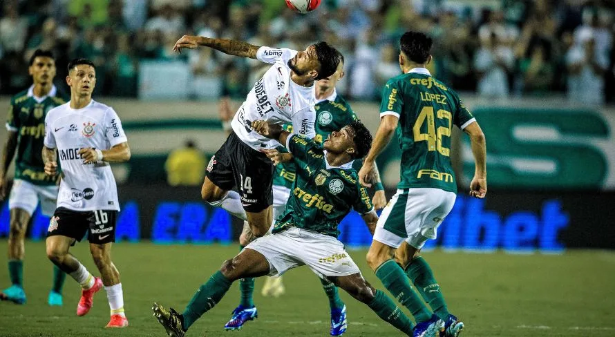Palmeiras e Corinthians se enfrentam pelo Brasileirão Série A em situações opostas