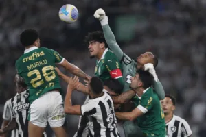 Veiga suspenso, crias da base renovam, alerta às vésperas de decisões nas Copas: veja as notícias do Palmeiras hoje (23)
