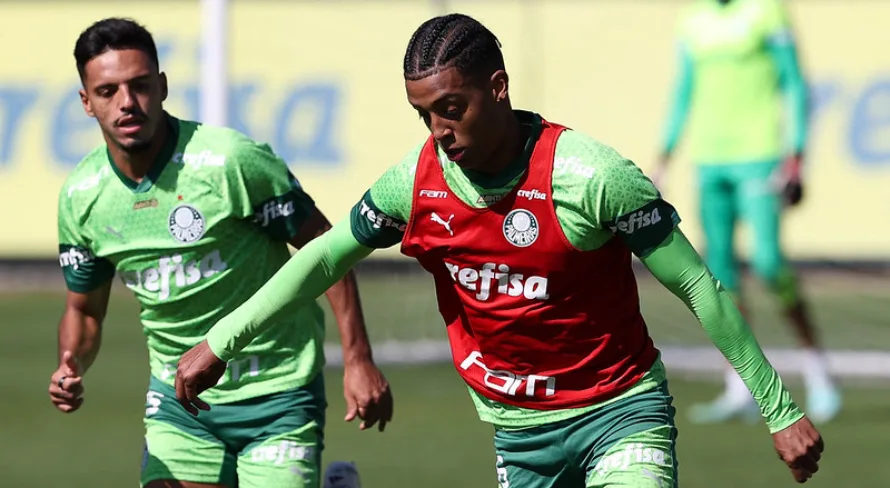 Rennes, da França, prepara proposta por jogador do Palmeiras