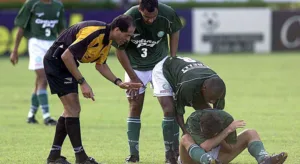 Em 2002, Palmeiras foi derrotado pelo Vitória e rebaixado pela primeira vez