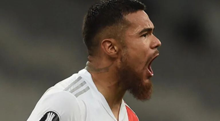 Corinthians negocia contratação de zagueiro do River Plate