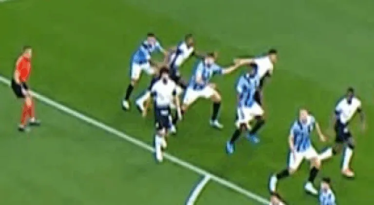 Corinthians teve pênalti bem marcado contra o Grêmio, indicam ex-árbitros