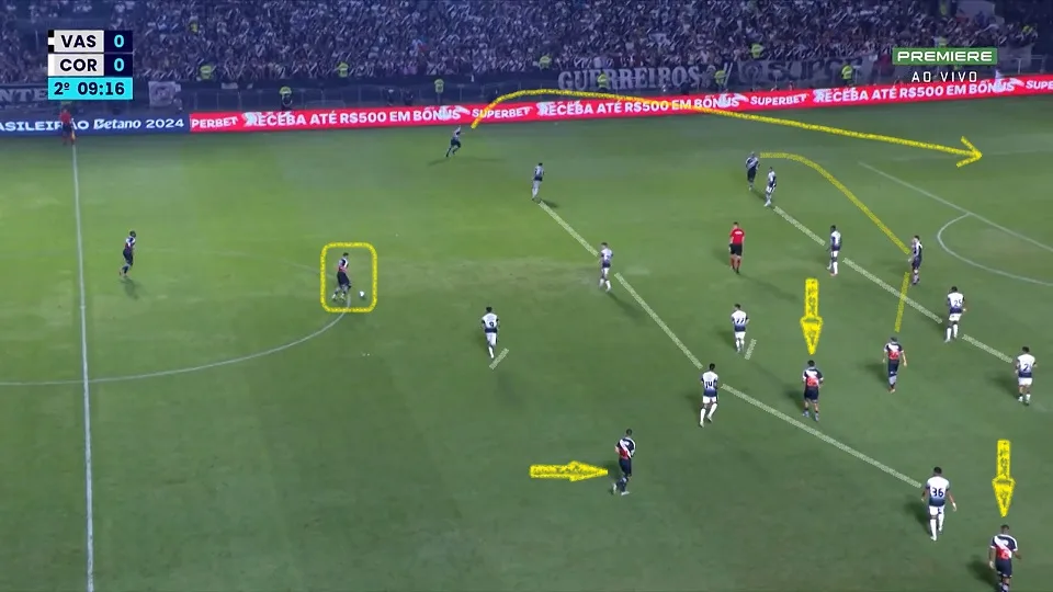 Início do lance do gol marcado por Lucas Piton