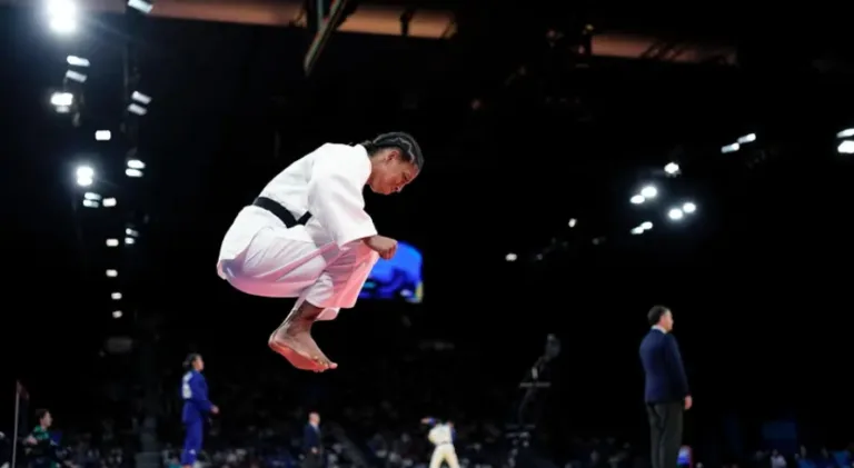 Rafaela Silva tem lesão na prova individual do judô das Olimpíadas, mas quer o pódio por equipes