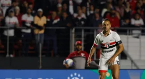 Praetzel questiona titularidade de Rafinha no SPFC: “Não tem explicação”