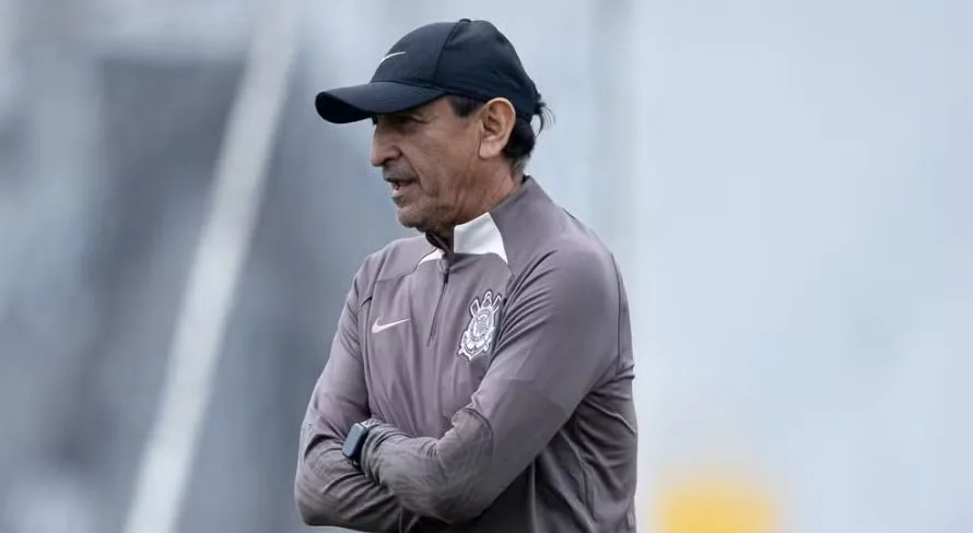 Ramón Díaz “cobra” Corinthians pela contratação de ex-jogador do Flamengo