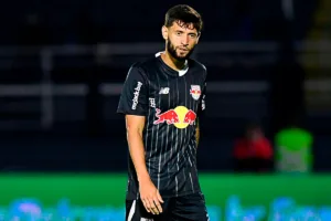 Atlético-MG e Red Bull Bragantino abrem conversas por Juninho Capixaba