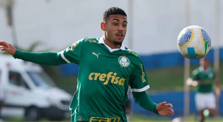 Palmeiras tem proposta da Premier League por joia da base
