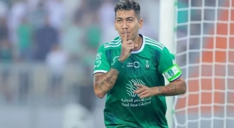 Corinthians negocia com Roberto Firmino, revela Samir Carvalho