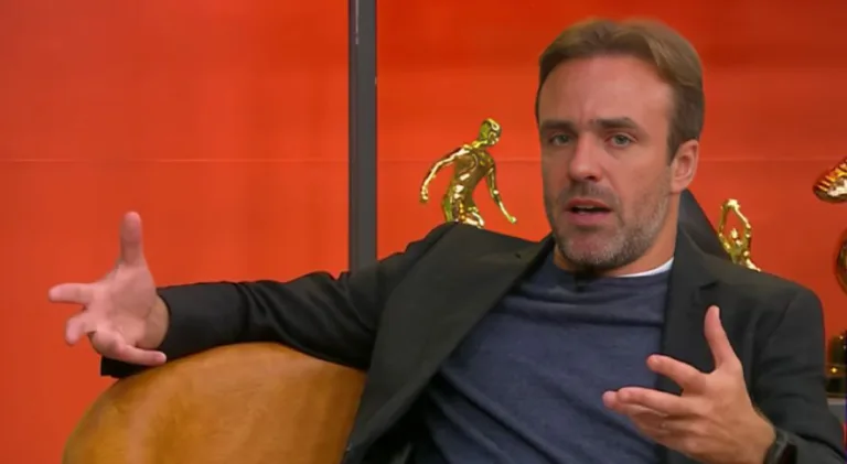 Roger Flores elege craque do Brasileirão hoje: “Gratíssima surpresa” 