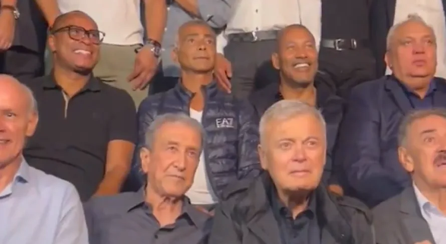 Romário encontra desafeto histórico em festa do tetra