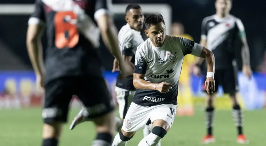 Benja critica titular do Corinthians: “Não vem jogando nada”