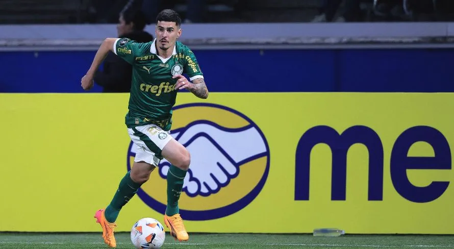 Rômulo, do Palmeiras, está recuperado de lesão na coxa e volta aos treinos