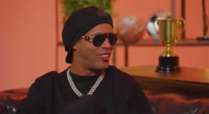 Ronaldinho Gaúcho fecha patrocínio com time do Brasileirão
