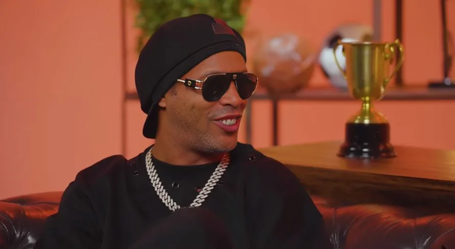 Ronaldinho Gaúcho fecha patrocínio com time do Brasileirão