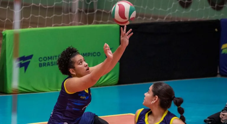 Seleção de vôlei sentado feminino é medalha de prata em torneio na Holanda