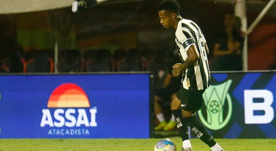 Justiça dá três dias para Botafogo pagar dívida com SPFC por contratação de Tchê Tchê em 2022