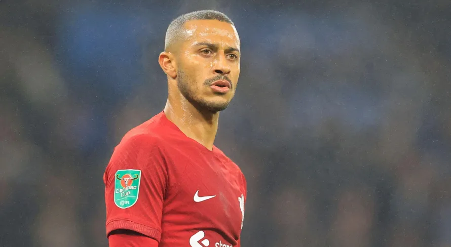 Thiago Alcântara, do Liverpool, anuncia aposentadoria dos campos