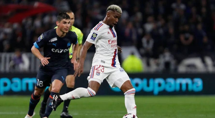 SPFC mantém negociações para ter o volante Thiago Mendes ainda nesta janela de transferências