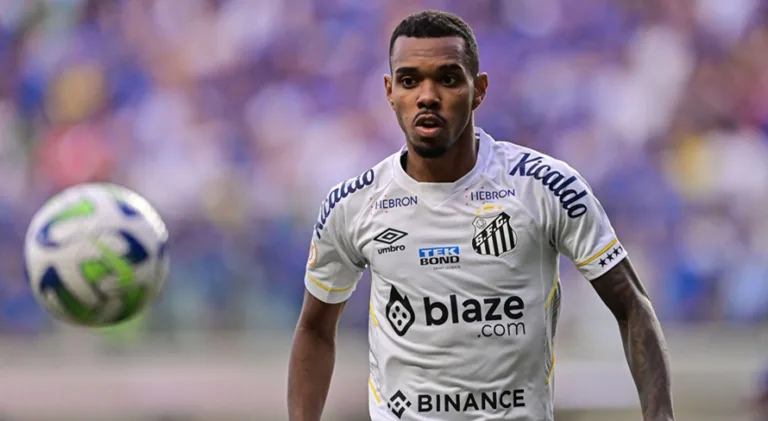 Time da Premier League fecha com jogador do Santos