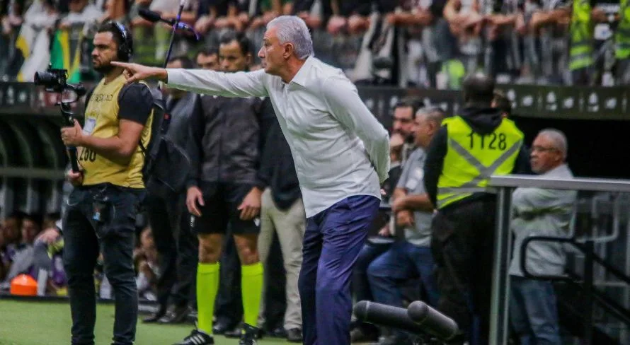 Tite é criticado, reclama da arbitragem e faz apelo contra as vaias dos torcedores do Flamengo