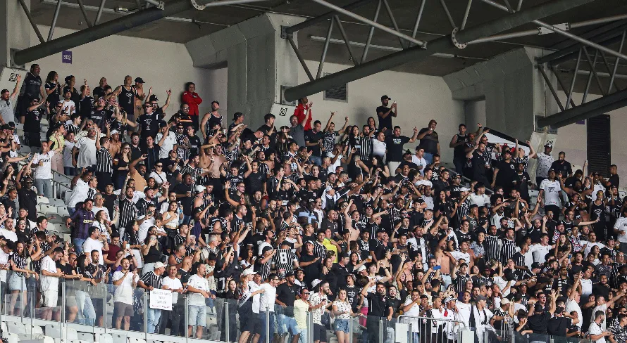Acidente com veículo de torcedores do Corinthians no Espírito Santo tem três mortos e dez feridos