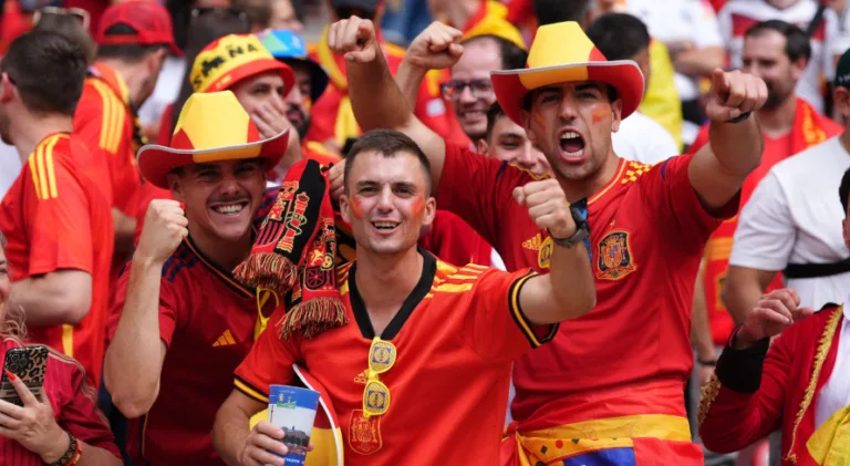 Torcedores espanhóis cravam técnicos brasileiros mais conhecidos