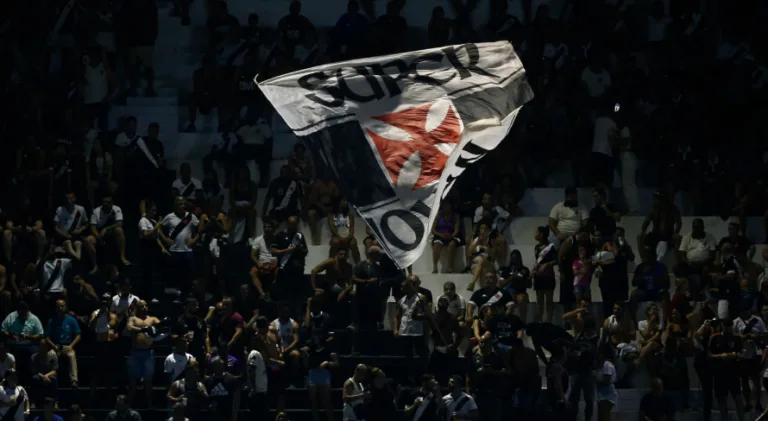 Torcedores do Vasco elegem os três maiores clubes do futebol brasileiro