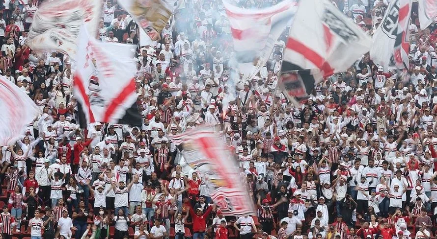 Torcedores do SPFC apontam menor clube do Rio de Janeiro 