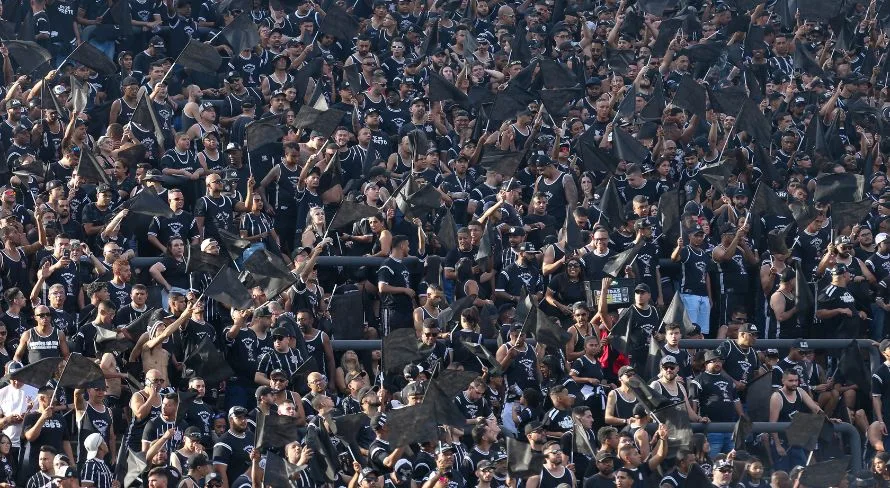 Torcedores do Corinthians voltam a pichar muros do Parque São Jorge