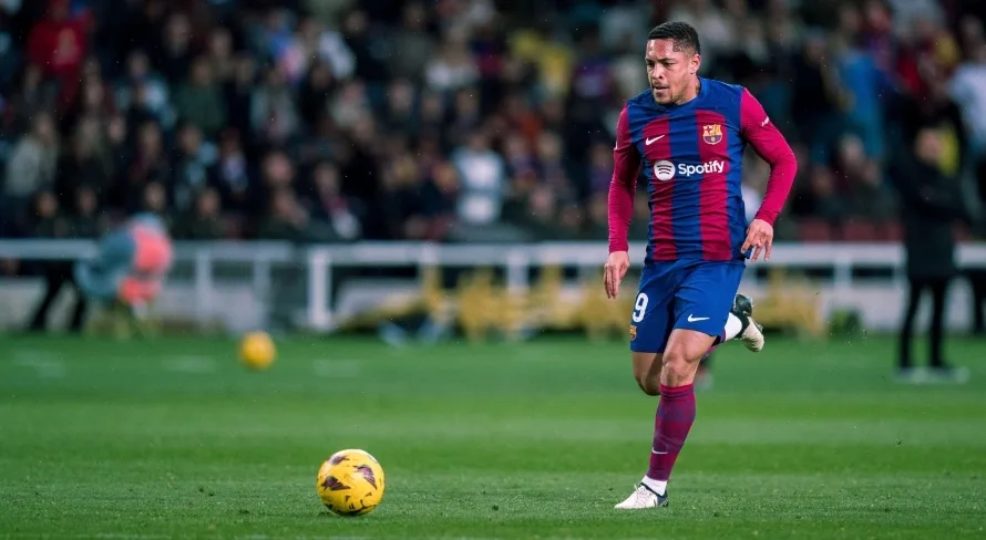 Lazio faz investida pesada por Vitor Roque, do Barcelona