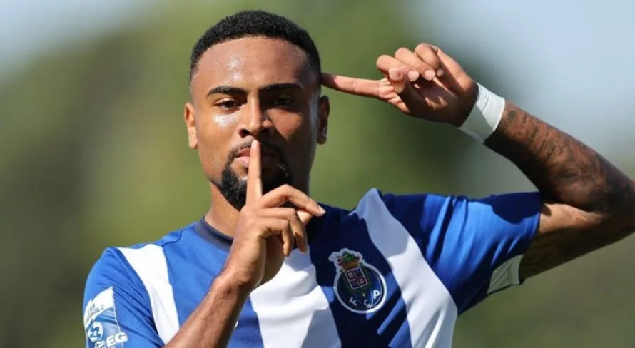 Santos avalia a contratação de atacantes que atuam no exterior