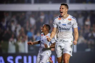 Julio Furch atinge marca inédita no Santos